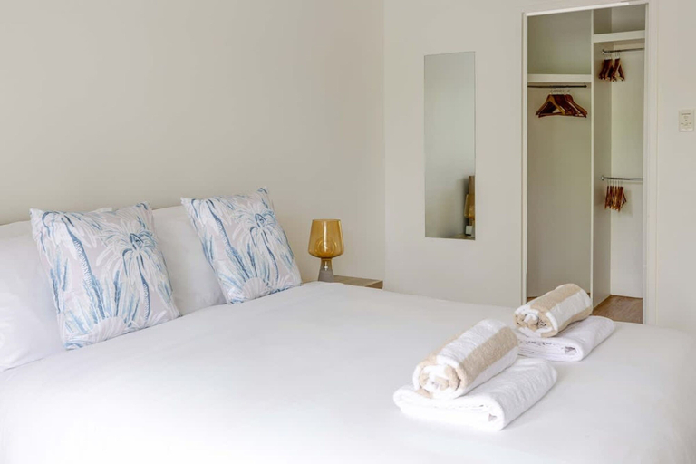 Room 5, Easy Stay Family Friendly Pool Esplanade Views, Cairns