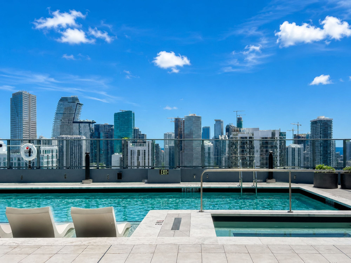 Room 2, Sky Studio 34 Rooftop Pool Panoramic Views, Miami-Dade