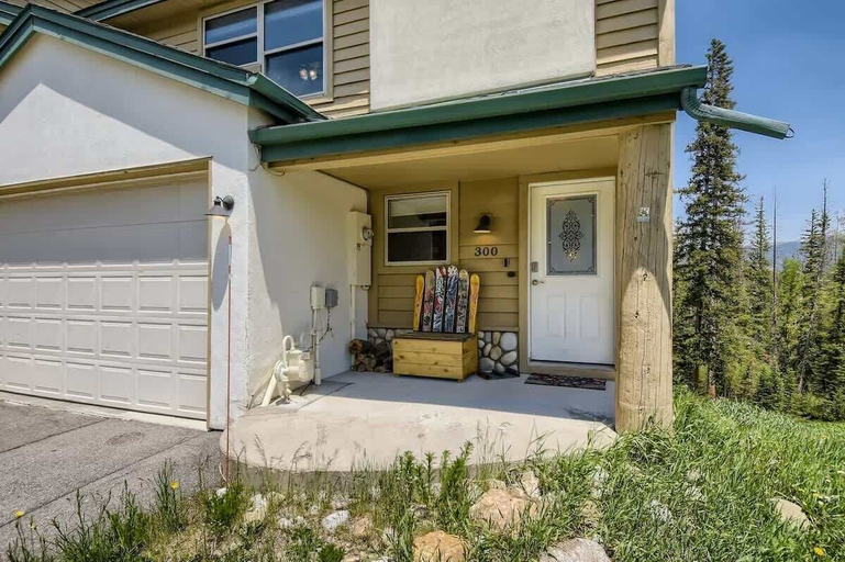 Exterior 4, 4BR Townhome w/ Private Hot Tub, Garage, and Deck, Summit