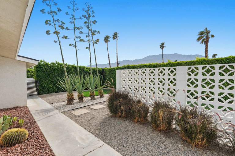 Property grounds 5, Mountain View Retreat - Pool, Palms, and Peace, Riverside