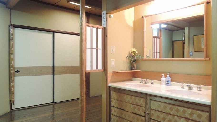 Bathroom 2, Kogushiya, Shimonoseki