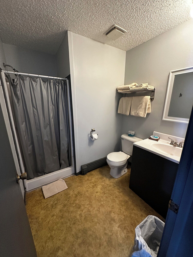 Bathroom 3, Mountain Valley Lodge & Campground, Benzie