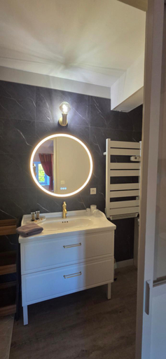 Bathroom 3, Le Relais de la Comte, Manche