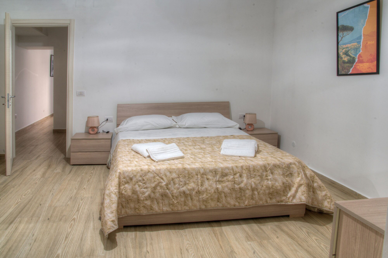 Room 5, Corso Vittorio Emanuele 110/c, Napoli