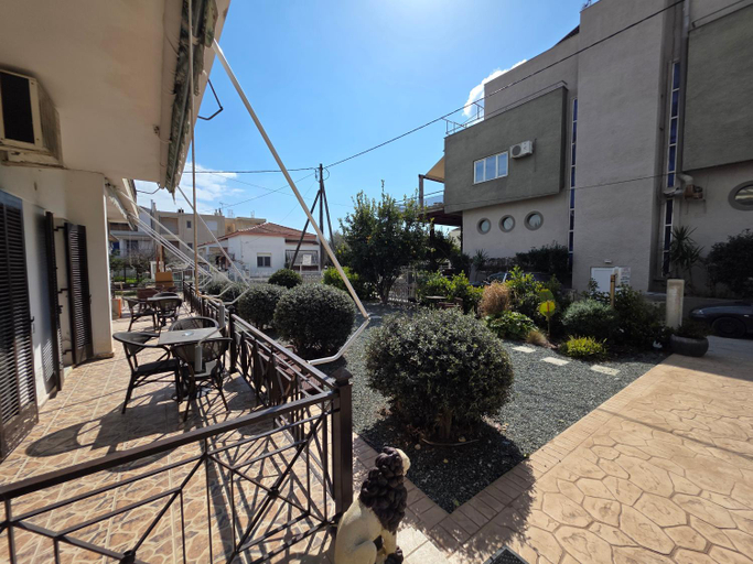 Others 4, Hotel Apolafsi, Thessaly
