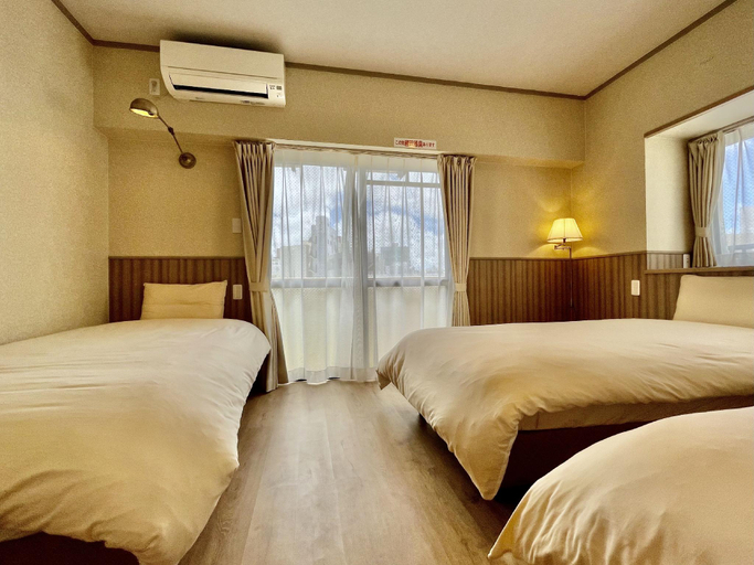 Bedroom 2, Hotel Tenshikan Kumoji, Naha