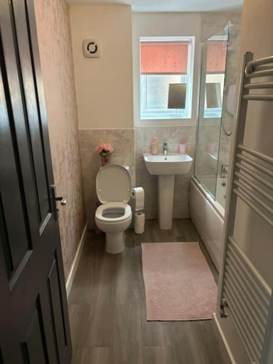 Bathroom, Private Room in a house with Parking in Lenton, Nottingham