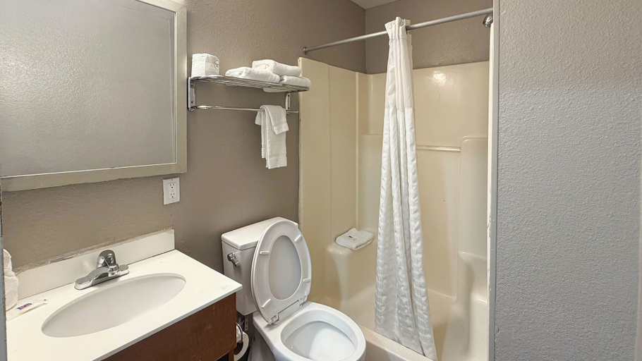 Bathroom 4, Studio 6 Rancho Cordova, CA, Sacramento