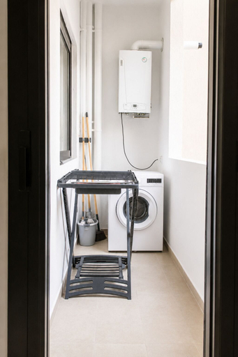 Interior 2, sandra 28, Bouhaira