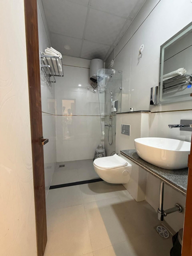 Bathroom 5, Hotel Aveda Paradise, Varanasi