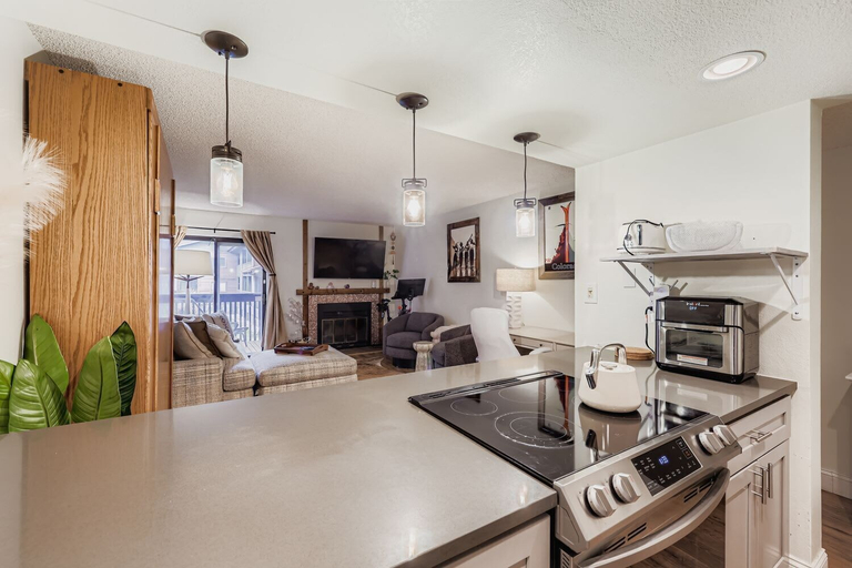 Interior 3, Frisco Hotspot - Hot Tub & More, Sleeps 4, Summit