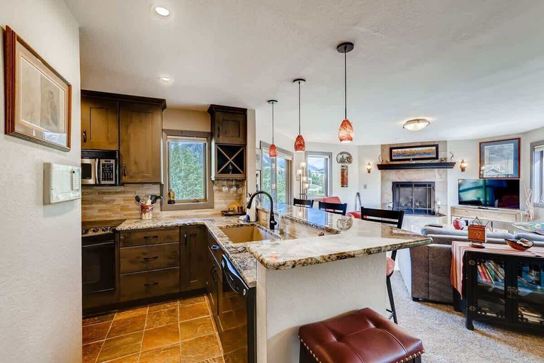 Private kitchen 3, Platinum Frost Fire, Hot Tub Access, Near Slopes!, Summit