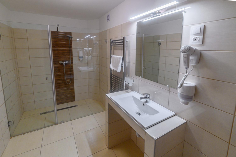 Bathroom 5, Az Idill, Hévíz/Keszthely