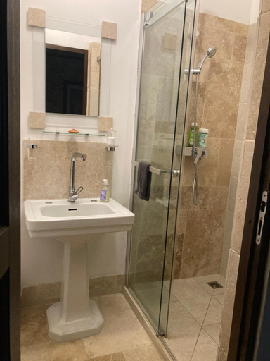 Bathroom 3, Moulin de Bapaumes, Lot-et-Garonne