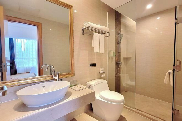 Bathroom 3, Vienna Hotel (Xinyi Jiaoyucheng River View), Maoming