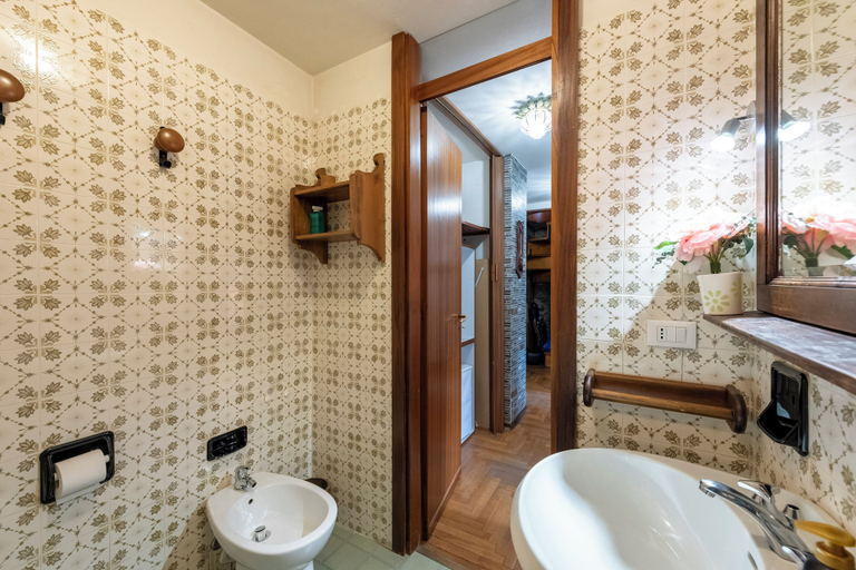 Bathroom 4, Residence Dolonne, Aosta