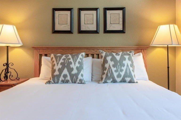 Room 4, Fun and Relaxation in a Mountain Vacation Getaway!, Summit
