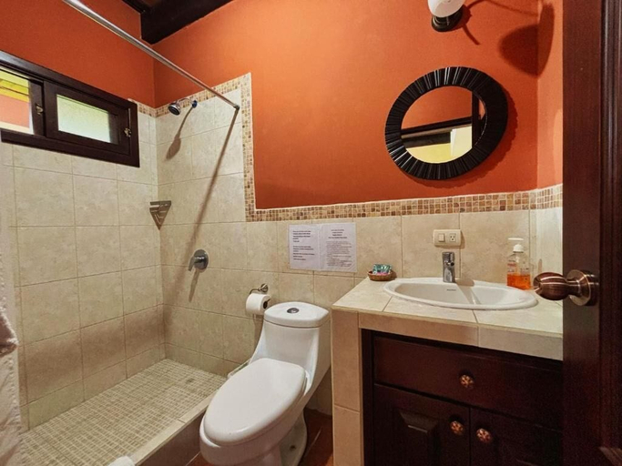 Bathroom 2, Alana Hotel, Antigua Guatemala