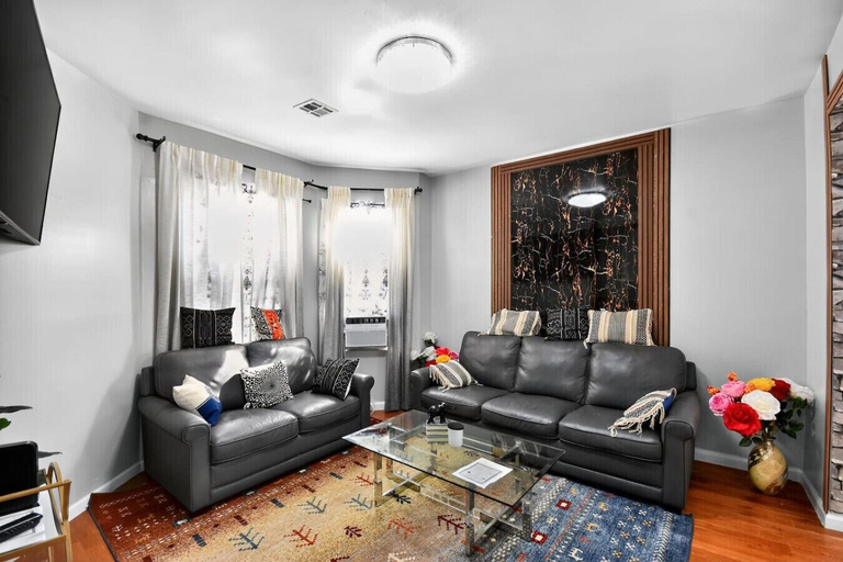 Interior 3, 607 Massive 5 Bedroom Close to NYC, Newark