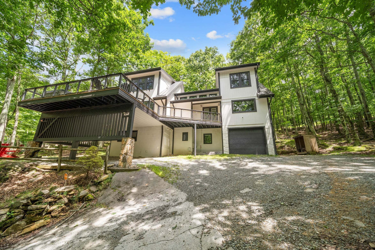 Exterior & Views 2, The Beech House, Watauga