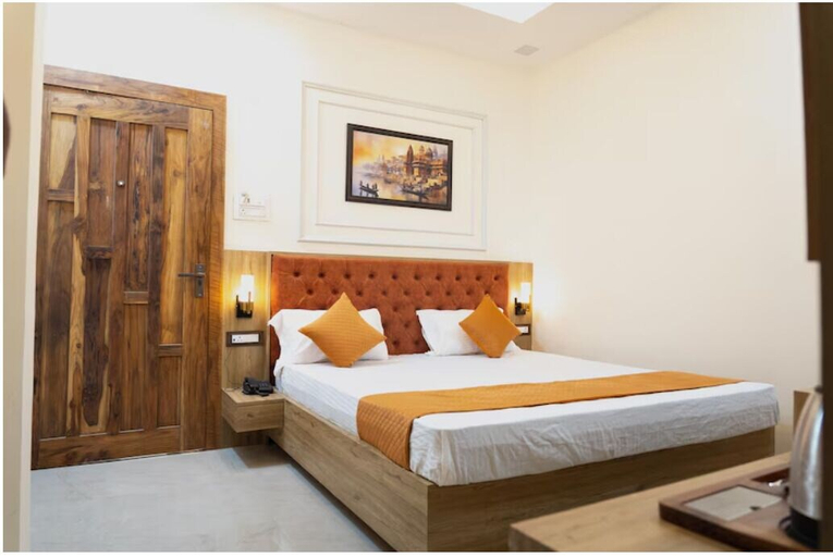 Room 5, Hotel Global Star, Sant Ravi Das Nagar