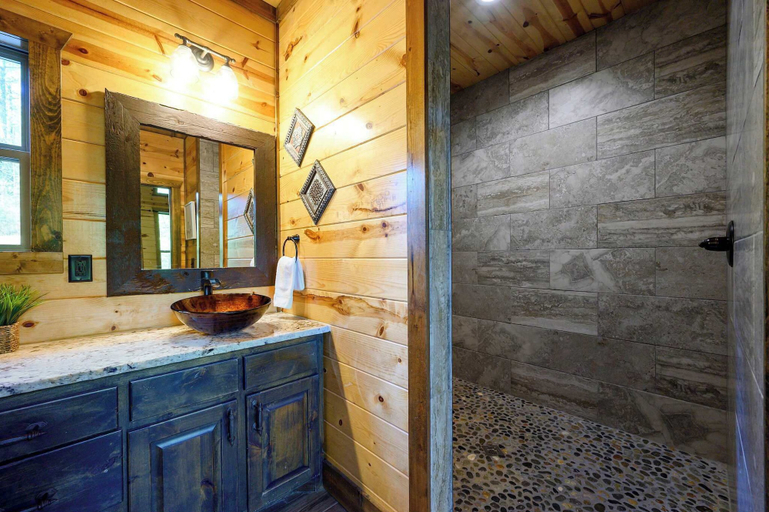 Bathroom 2, Moonlight Thru the Pines 4bdr, McCurtain