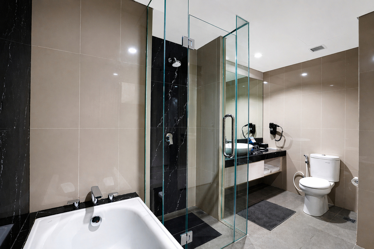 Bathroom, StarRay Hotel Jakarta Kebayoran, South Jakarta