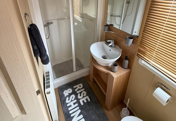Bathroom 4, Cabin Caravan Sleeps 6 With Parking, Conwy