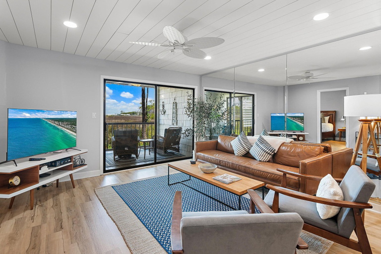 Living area 3, Heron's Haven, Walton