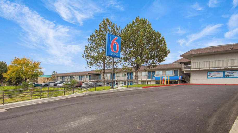 Front of property 3, Studio 6 – Elko, NV, Elko