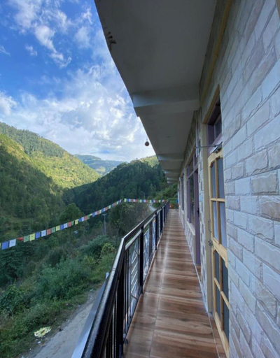 Property grounds 4, Himalayan Escape - A Homestay, Shimla
