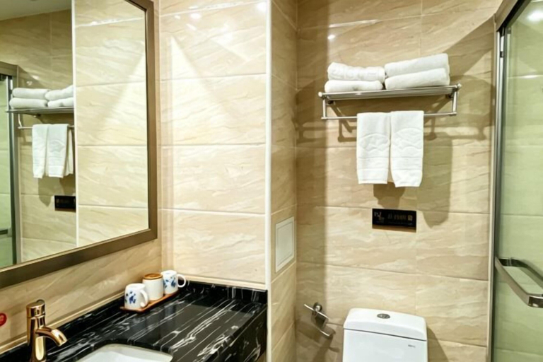 Bathroom, Zhongting Holiday Hotel, Shanwei