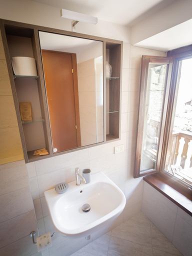 Bathroom 3, Indren Hus, Vercelli