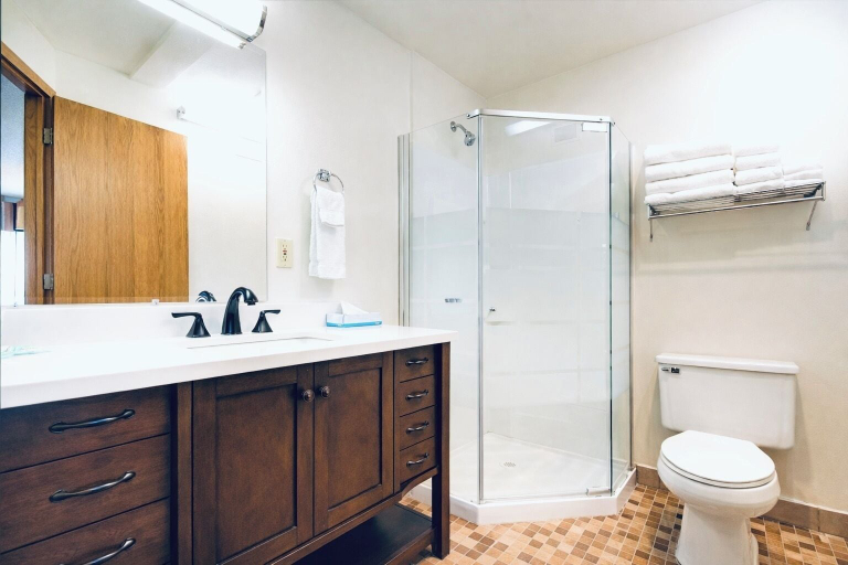Bathroom 4, Fireside Inn and Suites, Ramsey