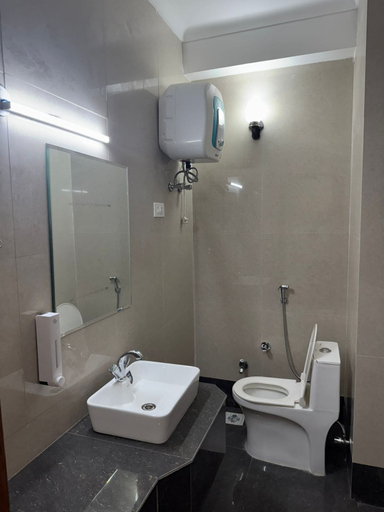 Bathroom, Hotel Dolphin katra, Reasi