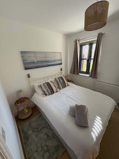 Room 4, Earls Barton House Sleeps 4 With Patio and Garden, Northamptonshire