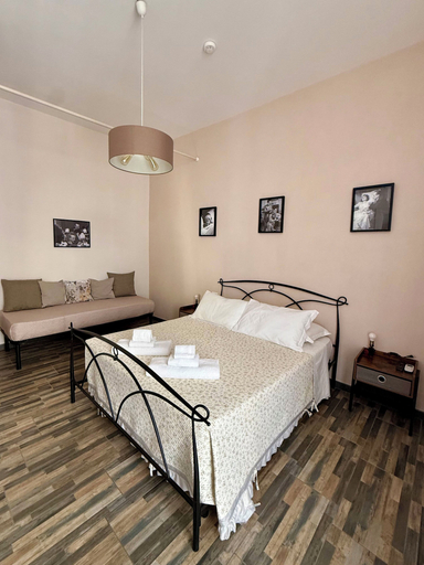 Others 5, Trasite, Napoli