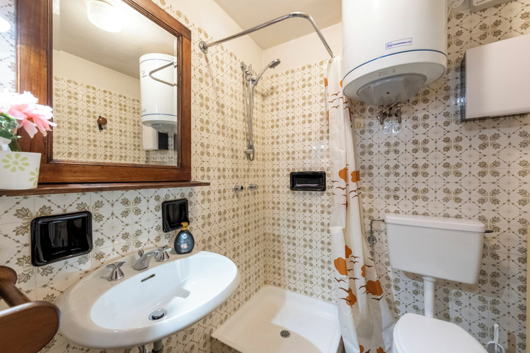Bathroom 2, Residence Dolonne, Aosta