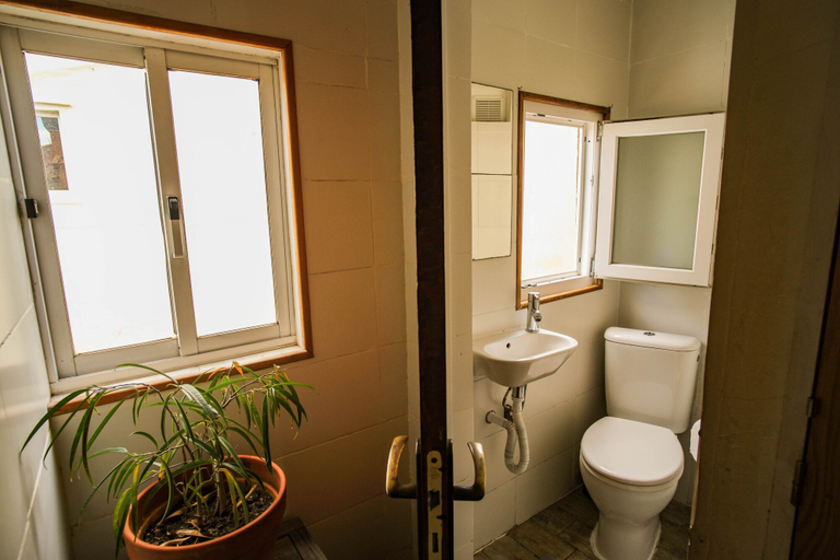 Bathroom 2, Olympo, Lisbon