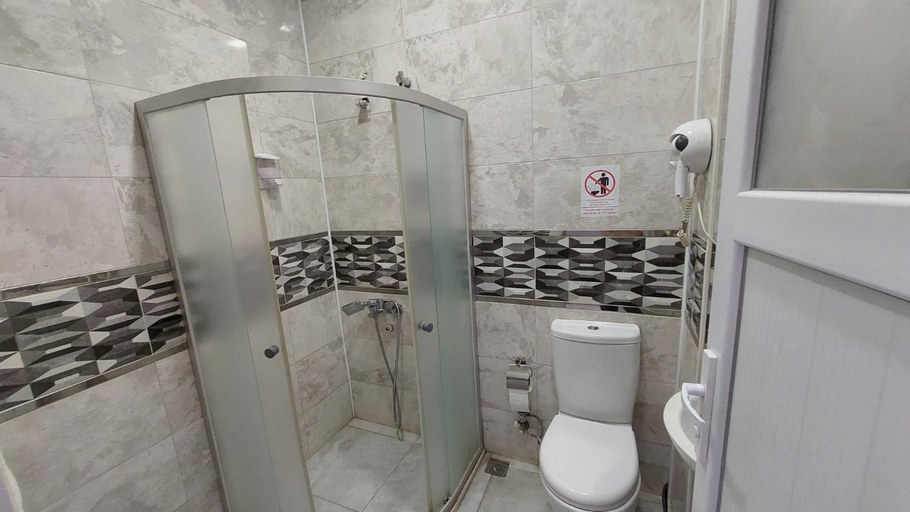 Bathroom 2, Aksu Otel, Aliağa