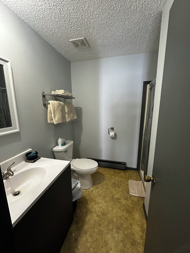 Bathroom 2, Mountain Valley Lodge & Campground, Benzie