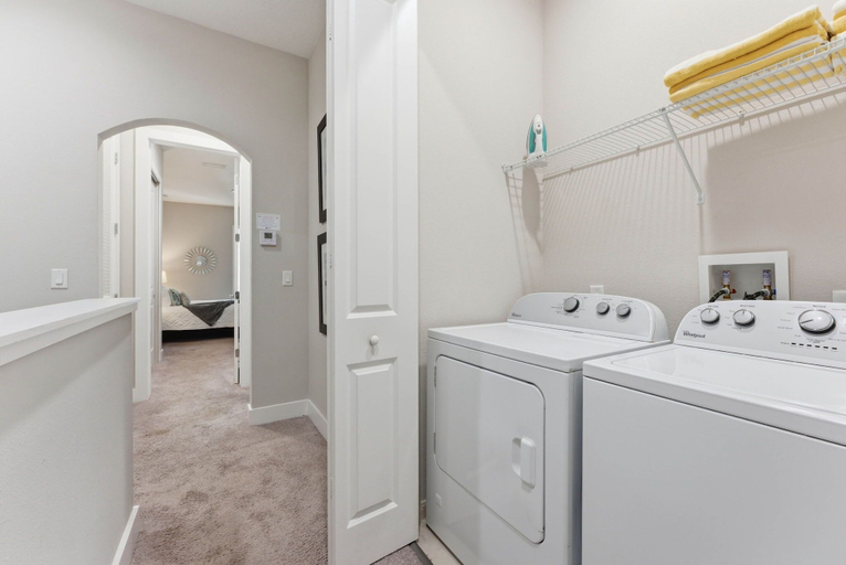 Laundry, Family Retreat With 4bed Suites & Private Jacuzzi, Osceola