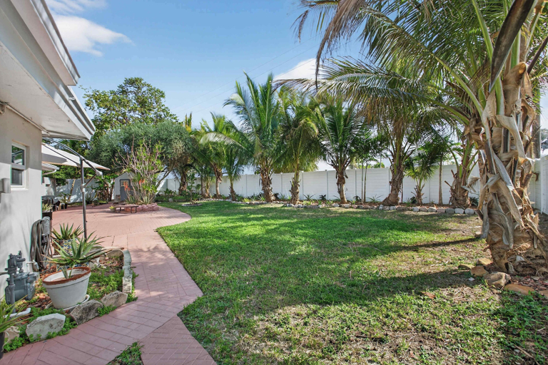 Property grounds 2, Coconut Oasis Near Beach, Broward