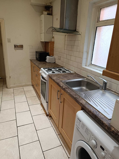 Private kitchen, COZY HOME IN ZONE 2, London