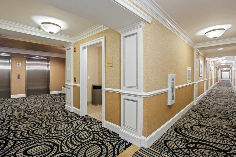 Interior 2, Serene Stay With Amenities & Breakfast bar, Essex