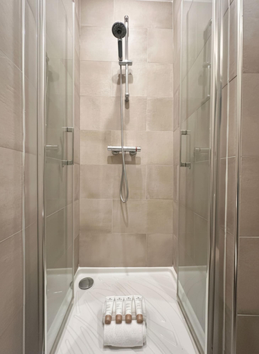 Bathroom 3, 5498 Au Maire, Paris