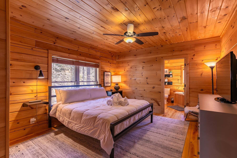 Interior 2, The Mountainbriar Lodge, Watauga