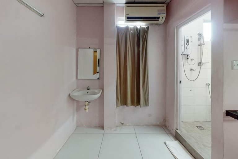 Bathroom 3, Aristo Hotel 81, Kota Kinabalu