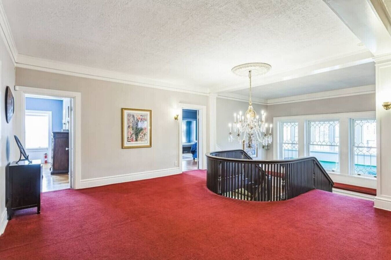 Interior 4, 449) Massive 5 Bedroom Downtown!, Kansas City