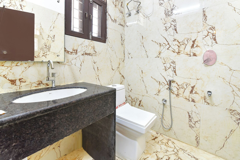 Bathroom 2, Fabhotel D7, Jaipur